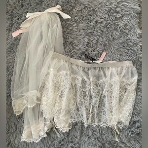 Victoria’s Secret Veil and Garter Set
